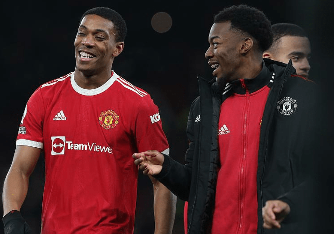 关于曼联训练开放日，窗口期官宣签约引欢呼，西甲在即，赛程密集仍需轮换的信息-九游体育官网